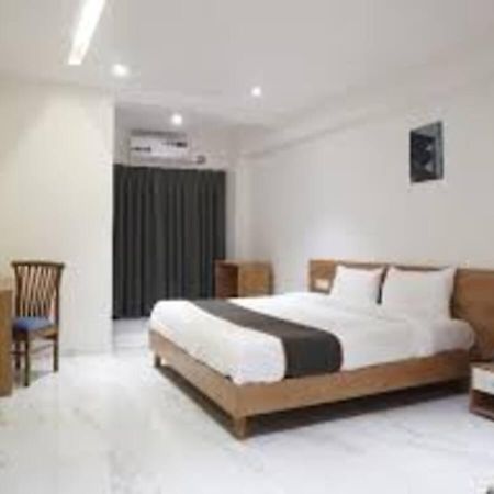 L P Regency, Pune Eksteriør bilde