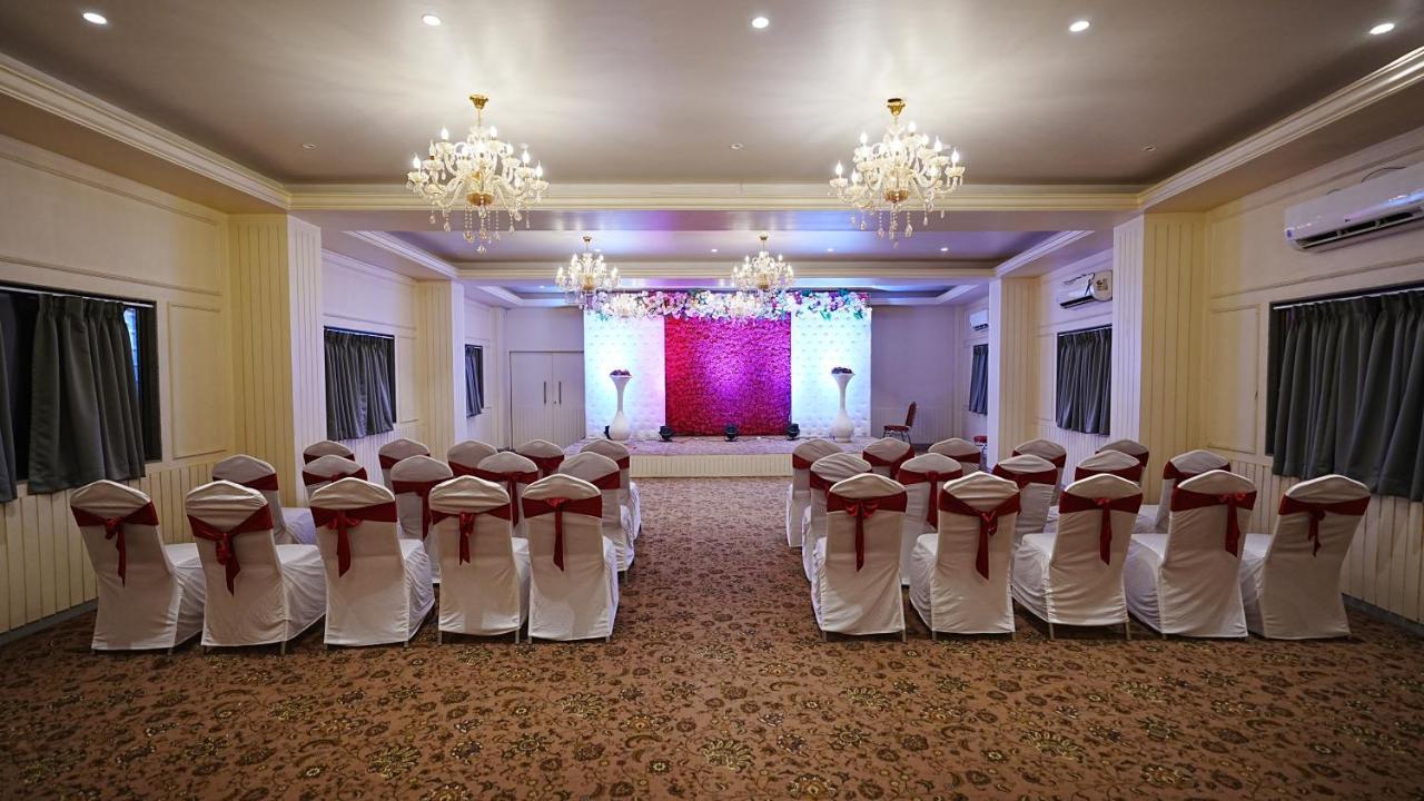 L P Regency, Pune Eksteriør bilde
