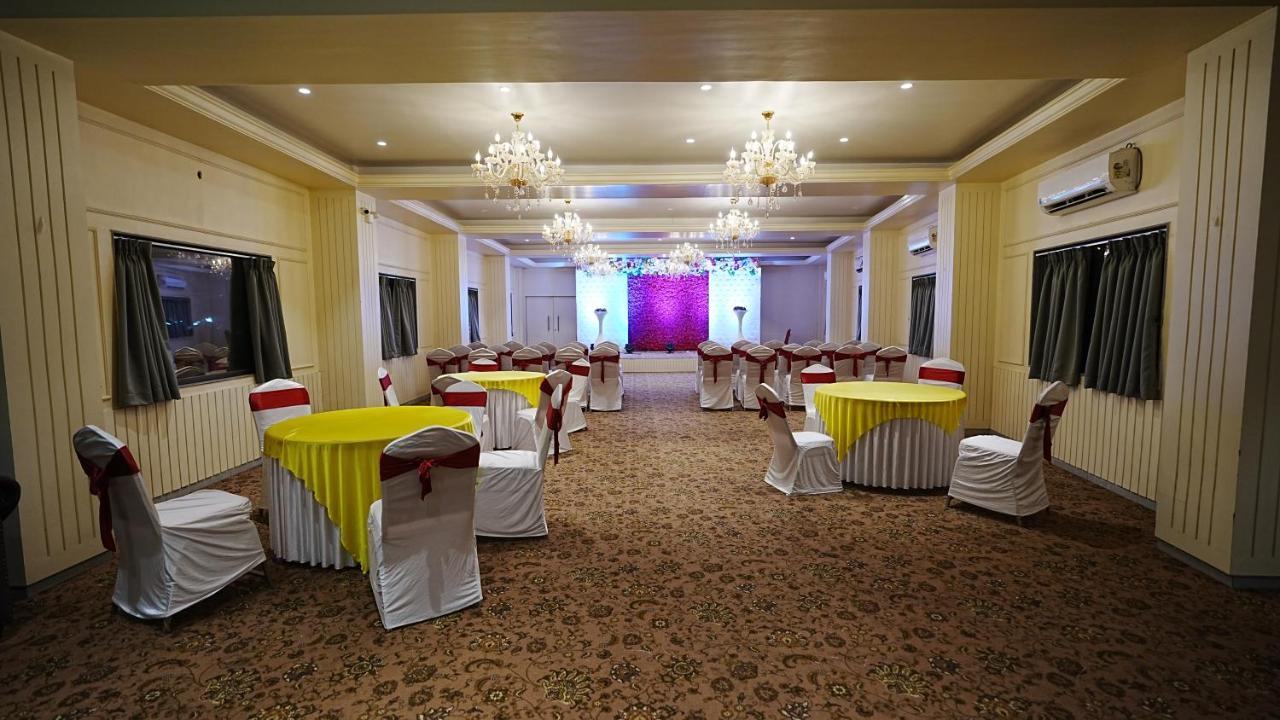 L P Regency, Pune Eksteriør bilde