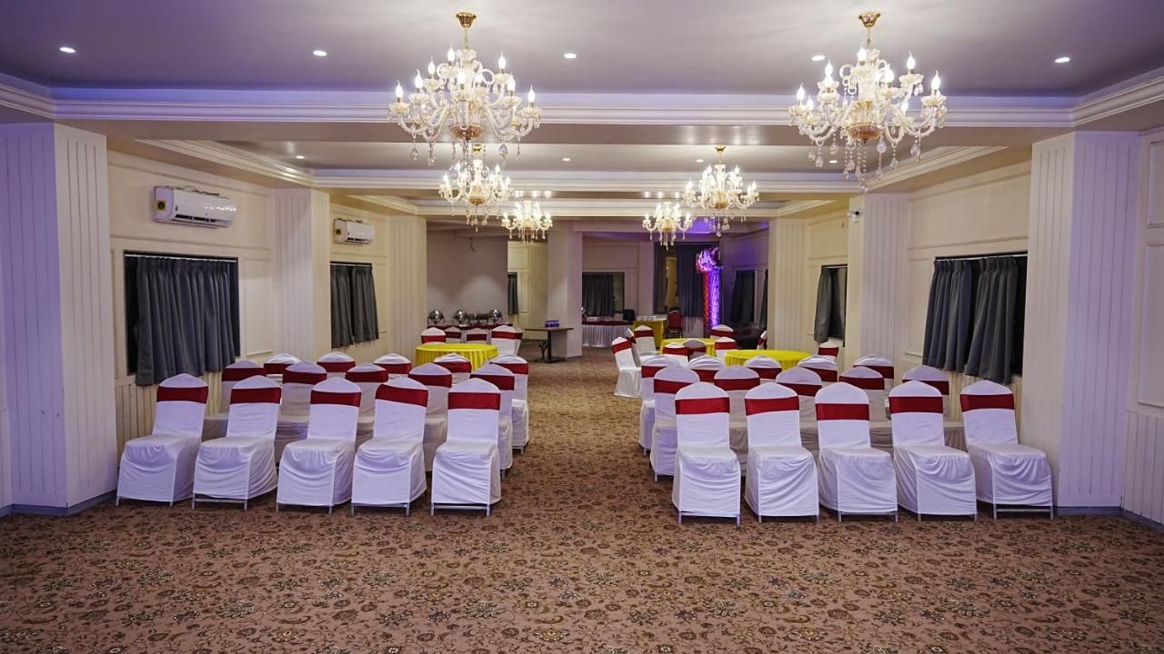 L P Regency, Pune Eksteriør bilde