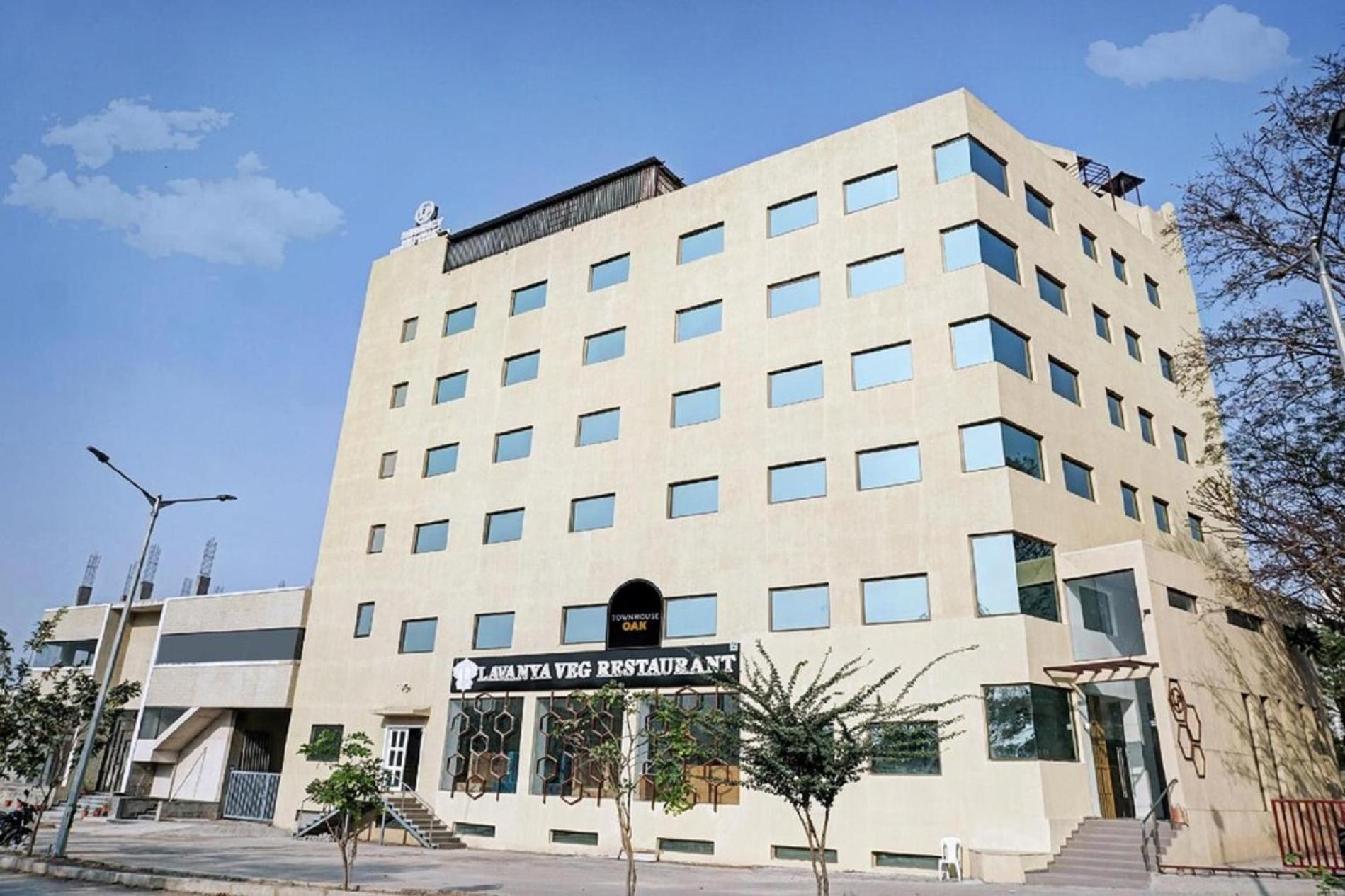 L P Regency, Pune Eksteriør bilde