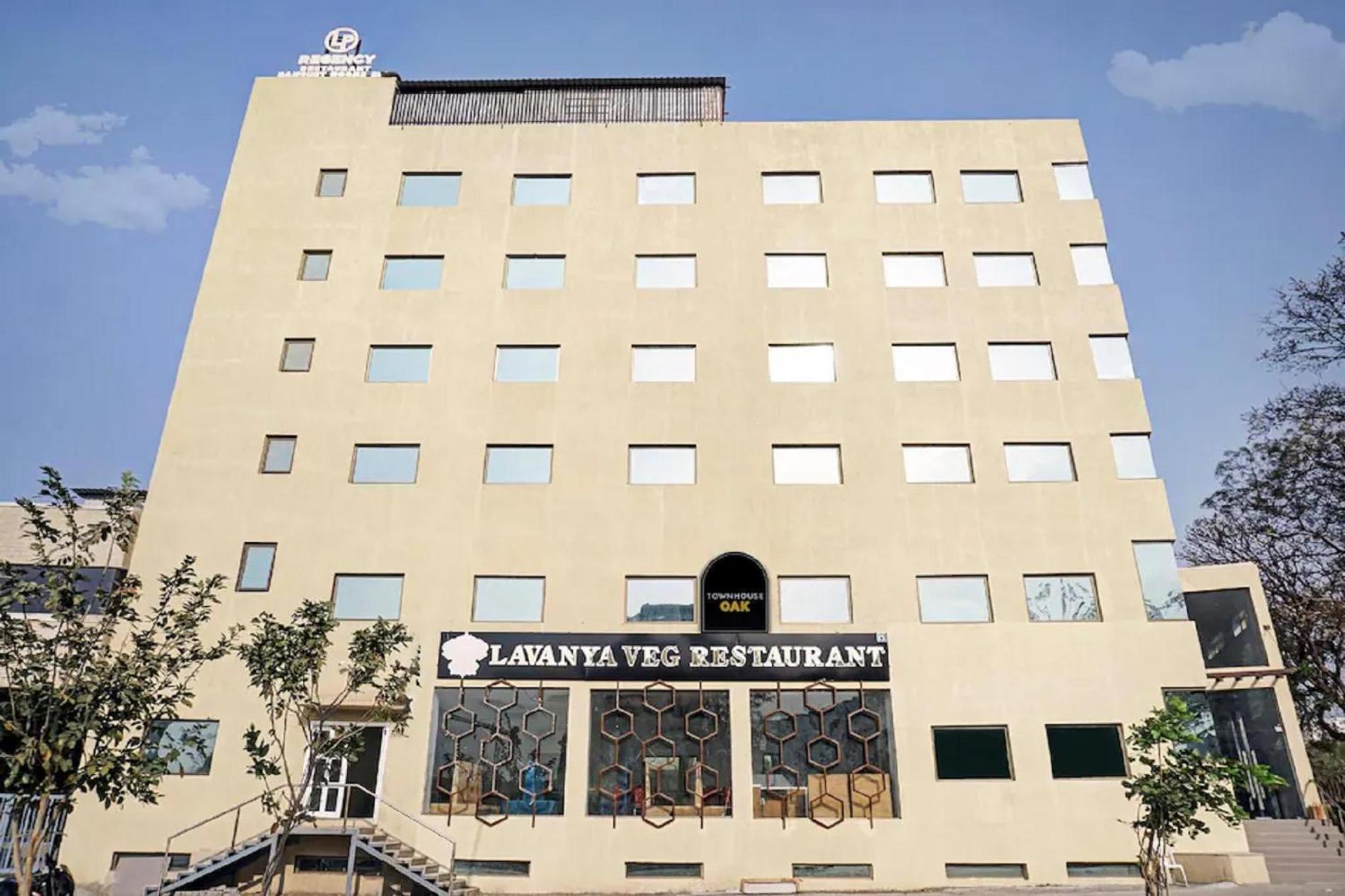 L P Regency, Pune Eksteriør bilde