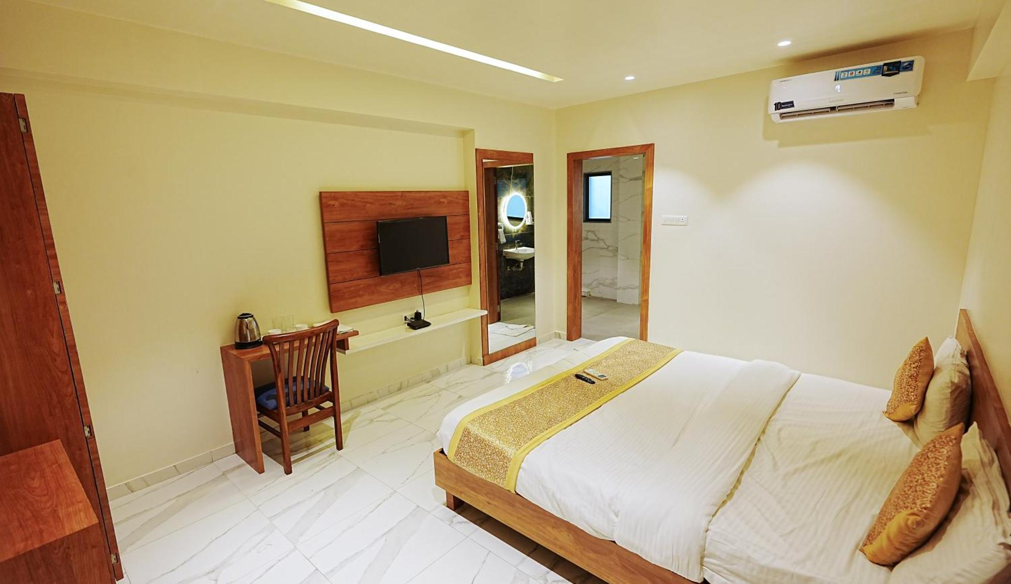 L P Regency, Pune Eksteriør bilde