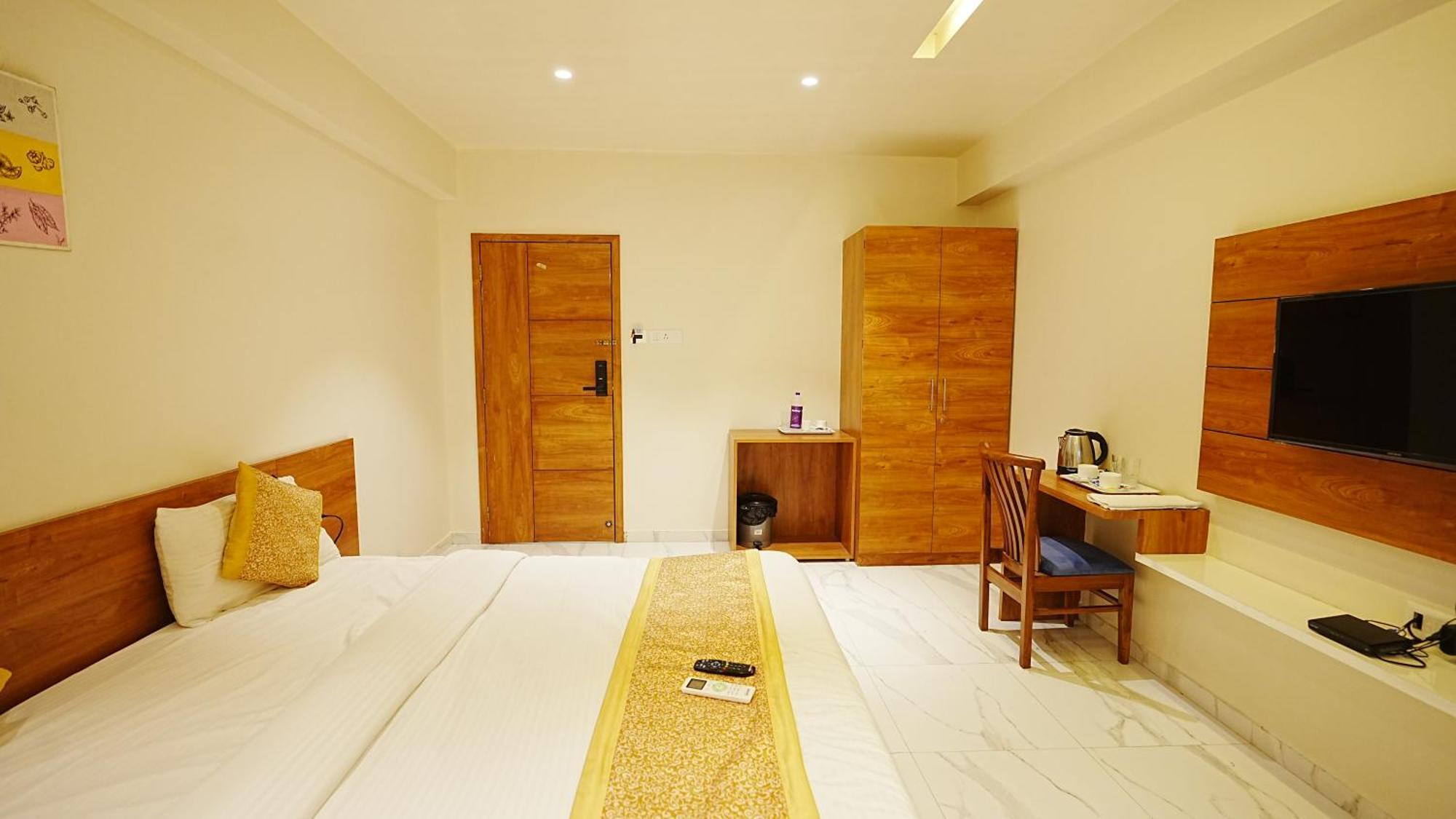 L P Regency, Pune Eksteriør bilde